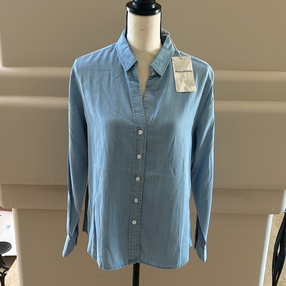 Tommy Bahama Chambray All Day Coastalina Button Down Shirt. Light Blue. S. NWT.